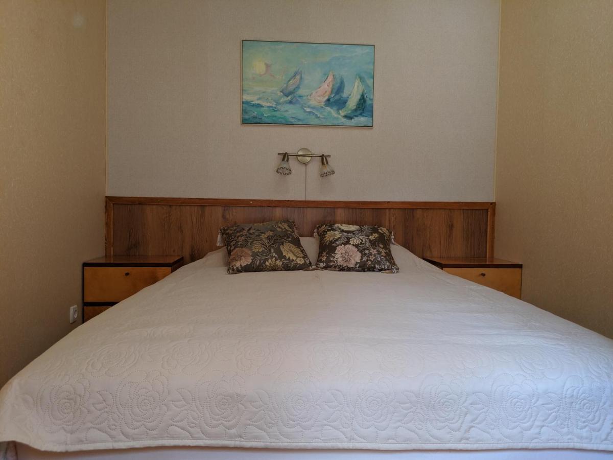 Paerna Guesthouse & Apartments Курессааре Экстерьер фото