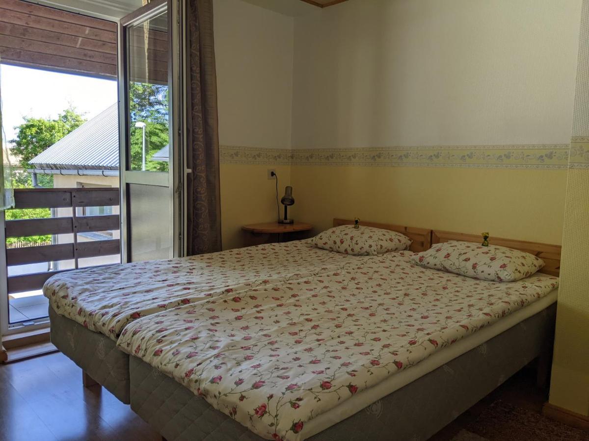 Paerna Guesthouse & Apartments Курессааре Экстерьер фото