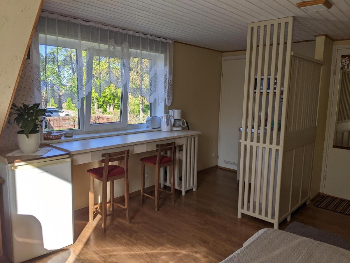 Paerna Guesthouse & Apartments Курессааре Экстерьер фото