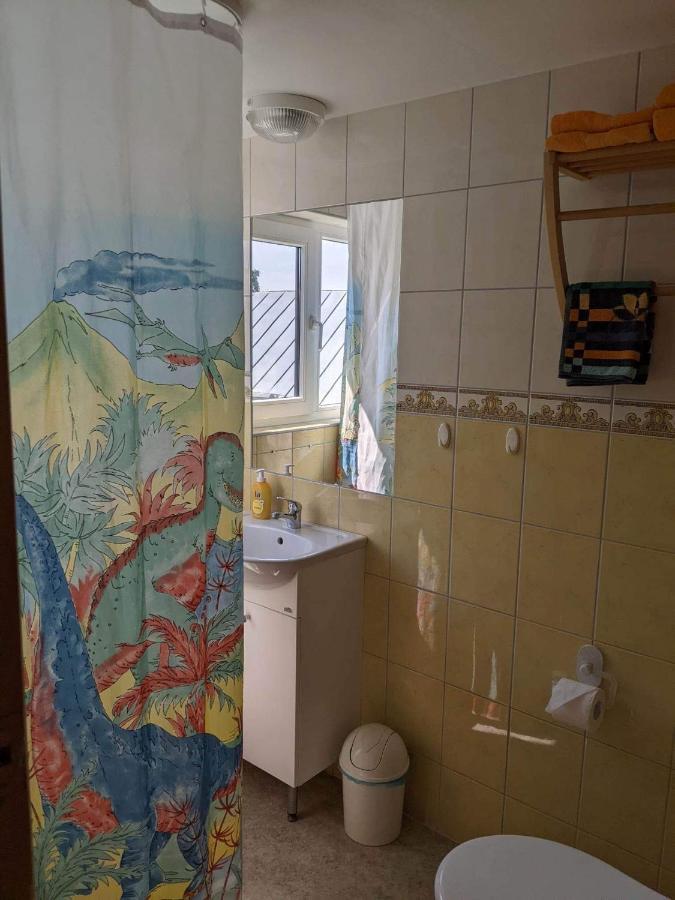 Paerna Guesthouse & Apartments Курессааре Экстерьер фото