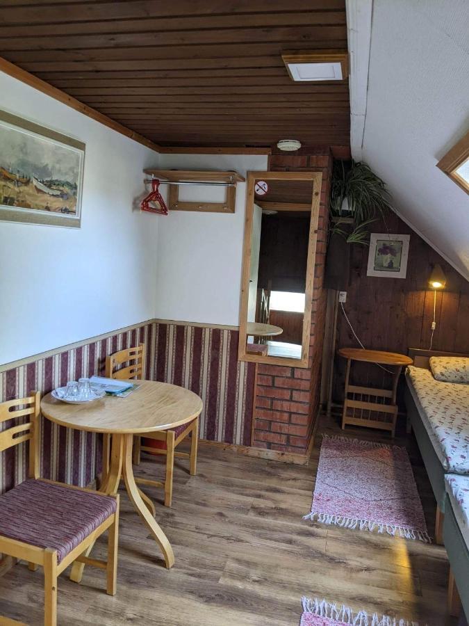 Paerna Guesthouse & Apartments Курессааре Экстерьер фото