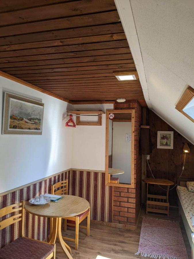 Paerna Guesthouse & Apartments Курессааре Экстерьер фото