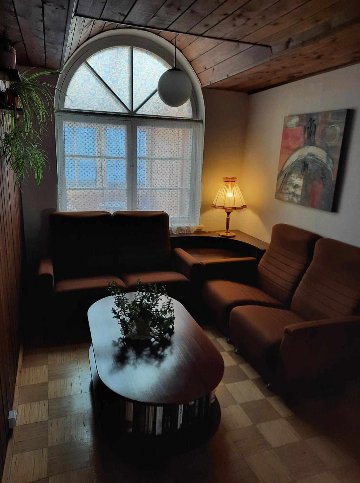 Paerna Guesthouse & Apartments Курессааре Экстерьер фото