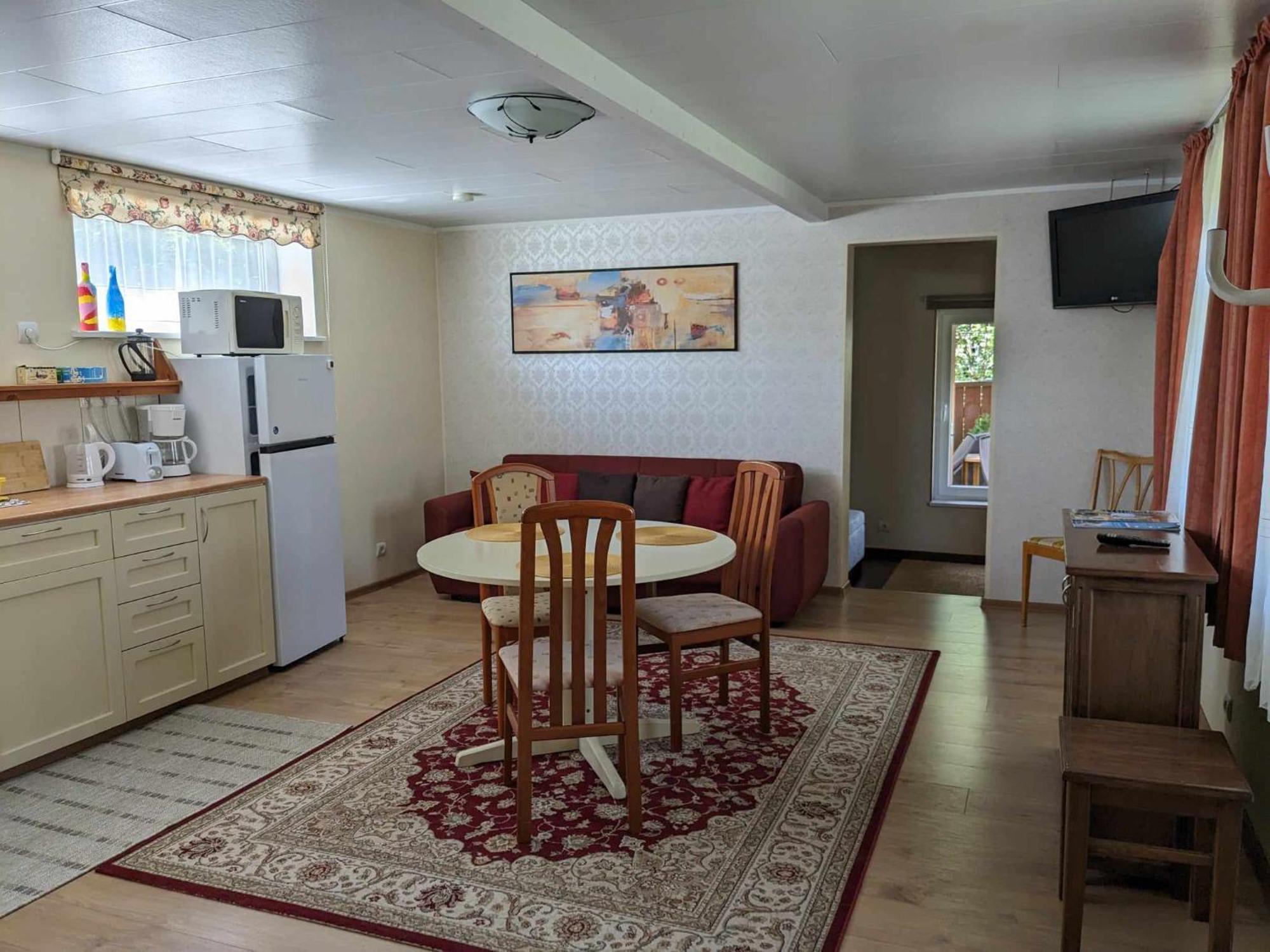 Paerna Guesthouse & Apartments Курессааре Экстерьер фото