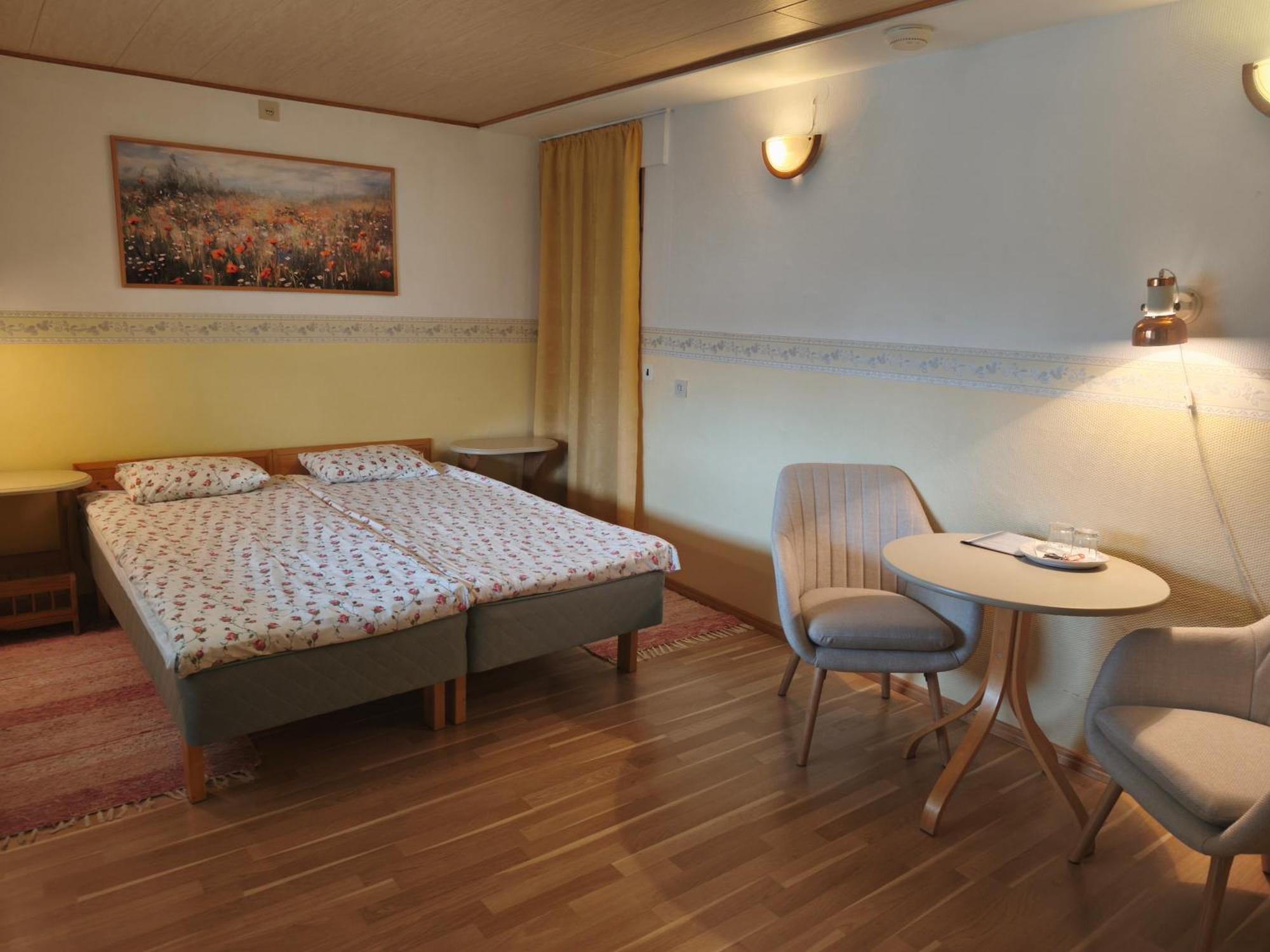 Paerna Guesthouse & Apartments Курессааре Экстерьер фото