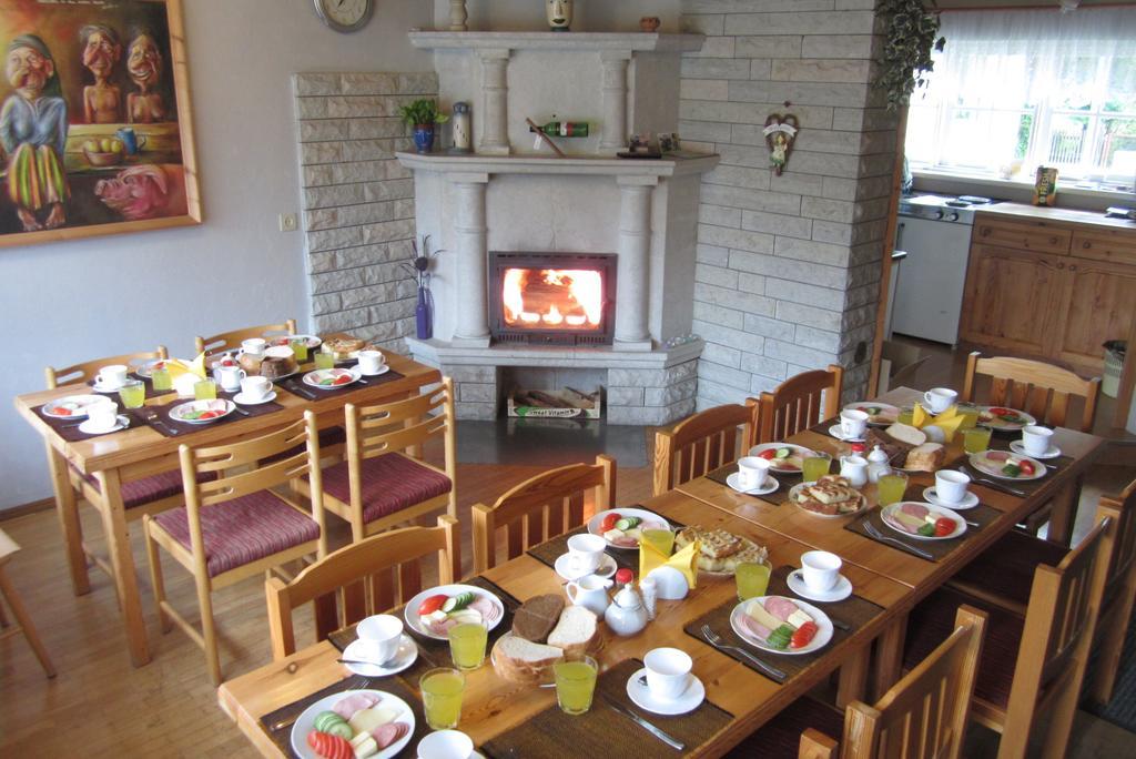 Paerna Guesthouse & Apartments Курессааре Экстерьер фото