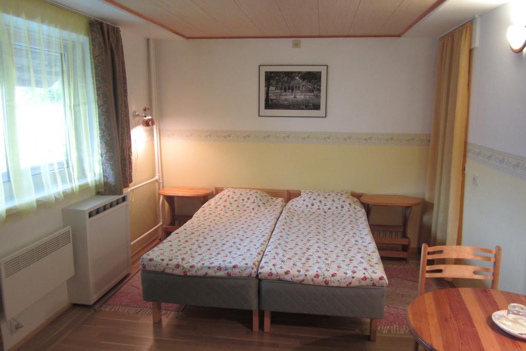 Paerna Guesthouse & Apartments Курессааре Экстерьер фото